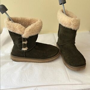 Koolaburra by Ugg Ankle Boots with Tan Fur Lining